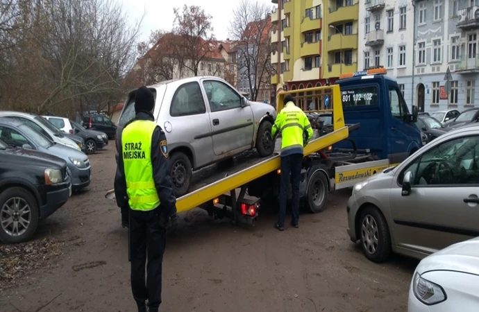 Olsztyńska Straż Miejska usunęła dwa kolejne wraki.