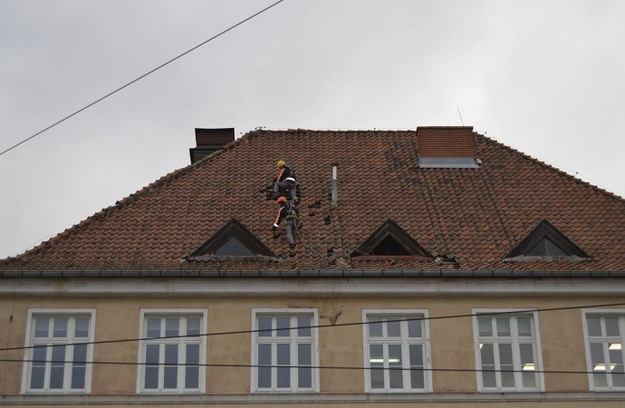 Wakacje to najlepszy czas na realizację niezbędnych napraw w olsztyńskich szkołach. Istotne prace są zaplanowane w obiektach Szkoły Podstawowej Nr 2 przy ul. Kościuszki oraz przy ul. Żołnierskiej.